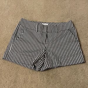Women’s Size 6 New York & Company Black & White Shorts. Dressy Slightly Stretchy